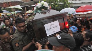Se sospecha que el avión indonesio se topó con una tormenta singular