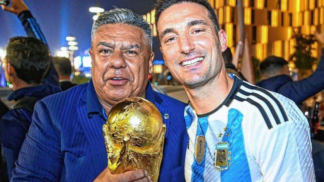 Chiqui Tapia visitará Catamarca con la Copa del Mundo que obtuvo Argentina en Qatar. 