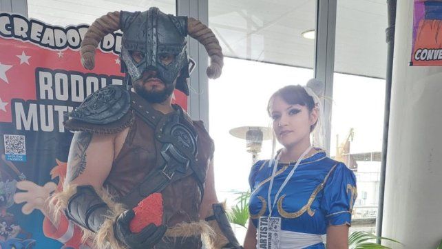 Dragonborn para la atracción de todos los niños en la entrada del evento