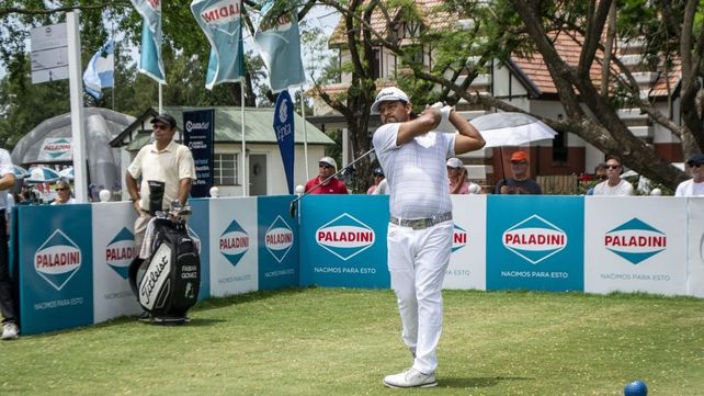 Fabián Gómez lidera el Abierto del Litoral en el Rosario Golf Club.