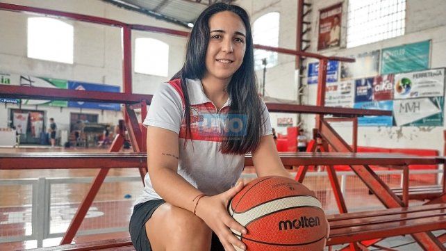 Nadia Carrero quedó confirmada como entrenadora de la Primera Masculina de Talleres.