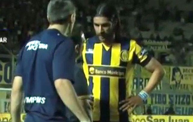 Abreu marcó un gol y luego se tuvo que retirar lesionado.