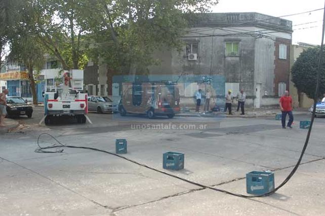 Un cable de alta tensión puso en peligro a vecinos de Candioti Norte