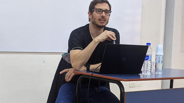 Nicolás Arata es historiador de la educación