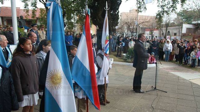 El acto oficial por el Día de la Bandera se realizó en la Plaza 1º de Mayo