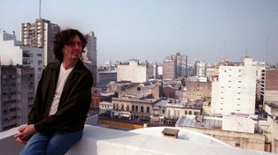 Fito Páez se prestó a tomar parte de una sesión de fotos en una terraza, para que a sus espaldas se viera su ciudad natal, Rosario.&nbsp;