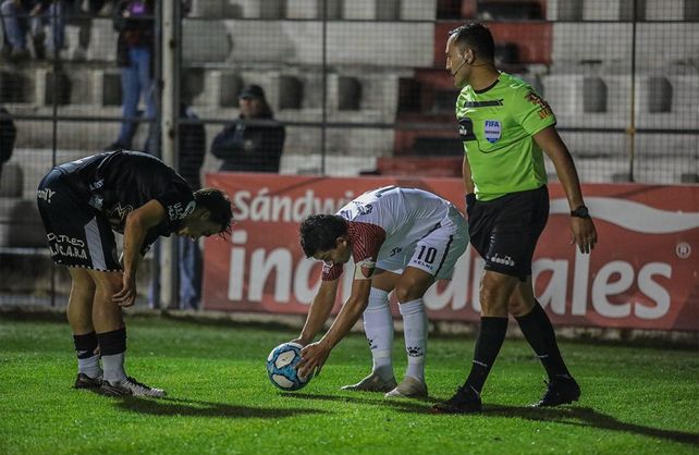Los gestos de Espinoza que hicieron enojar a los hinchas de Colón