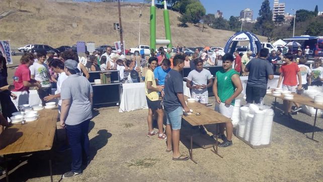 La paella gigante fue parte de los aromas y sabores de la Semana Santa en Paraná