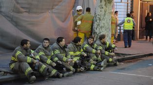 Ascienden a diez los muertos y dos personas salieron por sus propios medios
