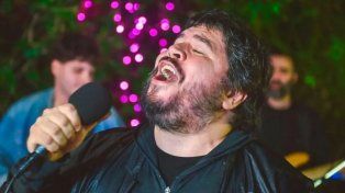 Santiago Motorizado fue visto cantando el Himno en el partido de la Selección y sueña con hacerlo de forma oficial.