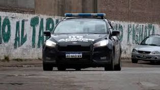 El asalto en Villa Gobernador Gálvez se produjo cuando ya caía la noche. El blanco fue una sucursal de Pago Fácil.