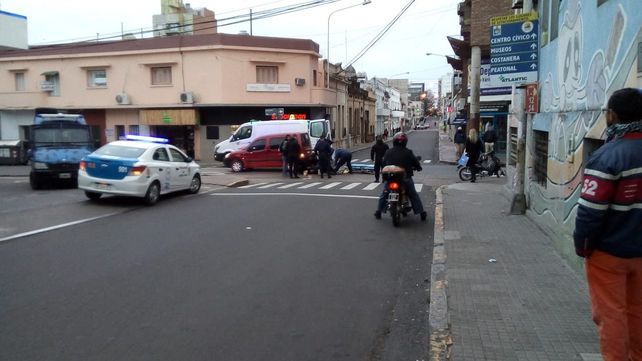 Chocaron una moto y una camioneta en el microcentro de Paraná