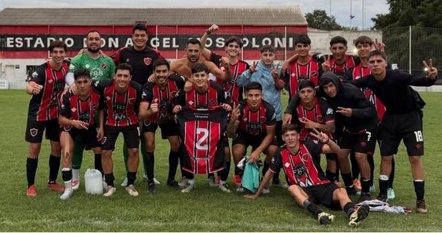 Asociación Rosarina de Fútbol. El Rojinegro de Álvarez le ganó a Rosario Central y es puntero junto a Newells en la Primera A.&nbsp; &nbsp;