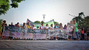 La tradicional movilización de mujeres, trans y travestis recorrió el centro de Paraná