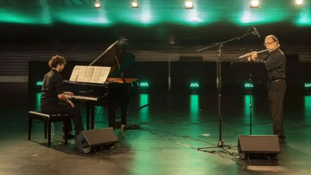 Piazzolla interpretado por una flauta y un piano