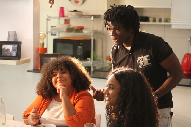 Wisny Dorce con parte de elenco de “Los Hermanos Afro”.