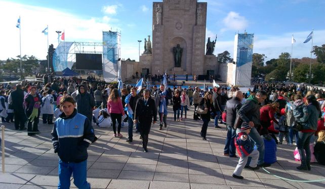 Las fotos de los chicos que juraron lealtad a la Bandera y la aparición de Manuel Belgrano