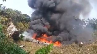 Un avión militar de Colombia se estrelló con 121 pasajeros: hay al menos 77 sobrevivientes y un muerto