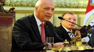 En la apertura de las sesiones de la Legislatura, Bonfatti anunció una ley de distribución del suelo