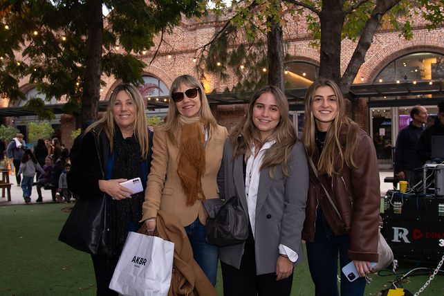 Alicia Lantermo, Florencia Maderna, Delfina Ríos y Sol Castellani  