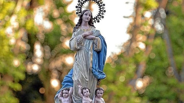 Iglesia Católica: misas y procesiones en honor a la Virgen