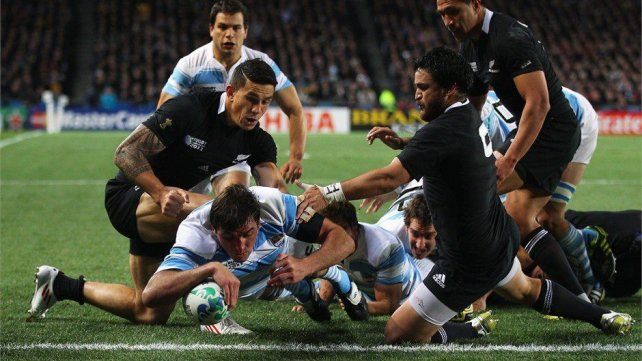 Momento sublime. El Flaco Farías se zambulle en el ingoal neocelandés y llega al try. Fue en 2011.&nbsp;