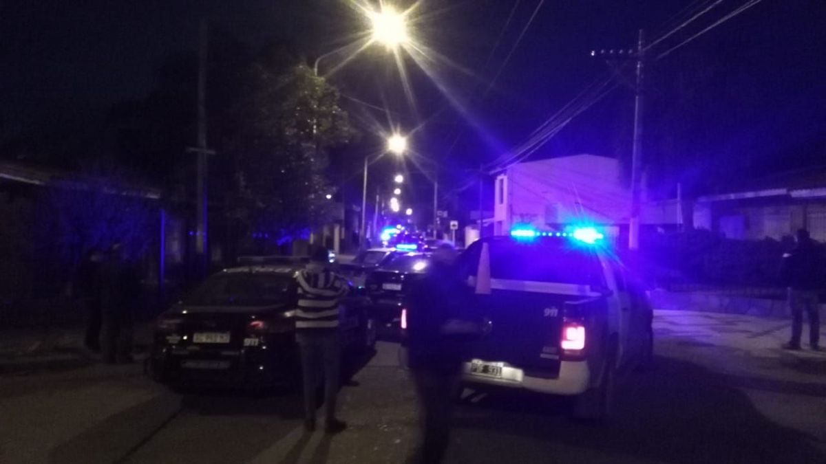 Crimen en barrio Godoy: mataron a balazos a un hombre en el pasillo de ...