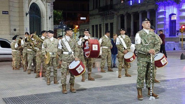 En Paraná se realizó la Caminata de Antorchas y Vigilia por Malvinas