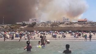 El balneario Las Grutas es asediado por un incendio de pastizales
