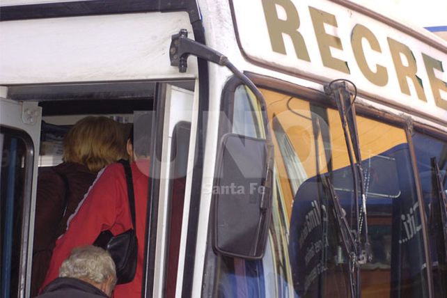 Vecinos interrumpen el servicio de la empresa de colectivos de Recreo