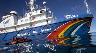 Barco de Greenpeace por el mar Argentino
