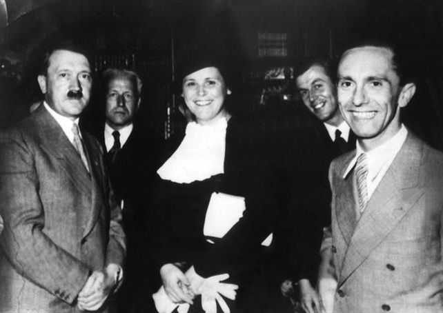 verano del 36. Adolf Hitler aparece de visita en la mansión de la familia Wagner