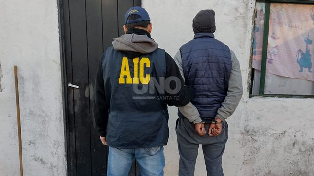 En los allanamientos lograron recuperar motos y partes y detuvieron a cuatro personas