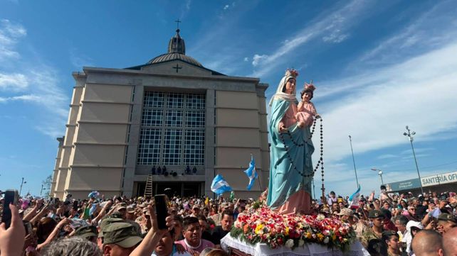 La Virgen María del Rosario de San Nicolás en la procesión de los fieles