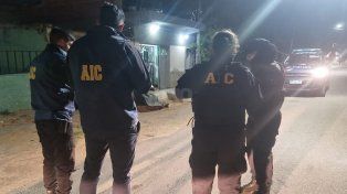 Agentes de la Agencia de Investigación Criminal