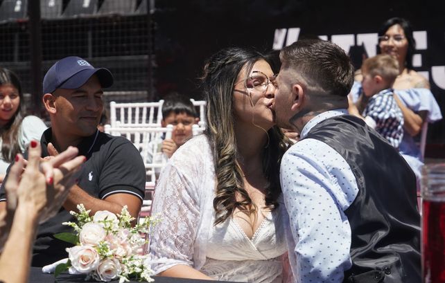 La tribuna oficial Vieja Amelia fue el escenario de las bodas.