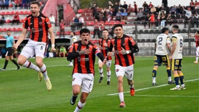 Patronato volvió al triunfo ante Atlanta en el debut de Fuentes como DT
