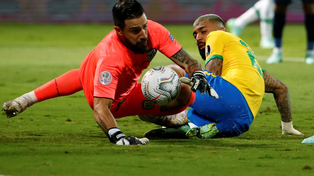 Futbolistas que vestirán camisetas que no representan a sus países