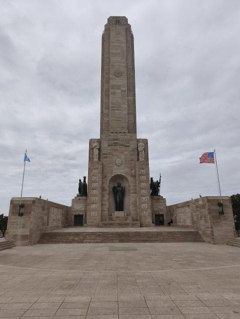 El pabellón de Estados Unidos se izó el 4 de julio de 2026 sobre el Patio Cíívico.