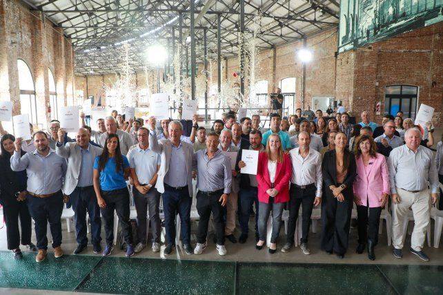 El gobierno provincial presentó el programa Mejor con Deporte en La Redonda de Santa Fe.