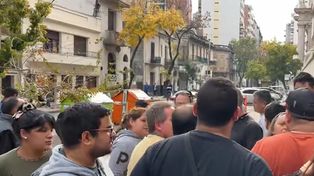 Remiseros de Villa Gobernador Gálvez se llegaron hasta la sede de Gobernación para reunirse con el ministro de Seguridad, Claudio Brilloni.&nbsp;