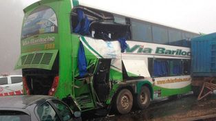 Un estudiante muerto y 15 heridos tras un choque entre un ómnibus y un camión