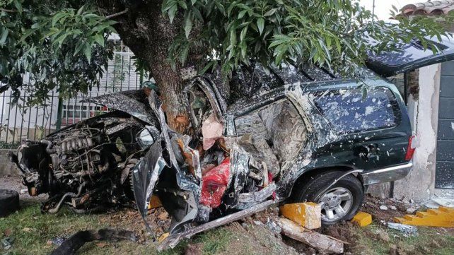 Personal del 911 perseguía una camioneta robada en la que iban cinco delincuentes. Chocaron y tres de ellos murieron. Dos eran menores. Ocurrió en Ezpeleta