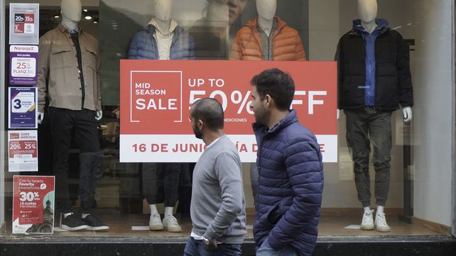 Se viene el día del Padre y los rosarinos salen a buscar ofertas y promociones para comprar regalos.