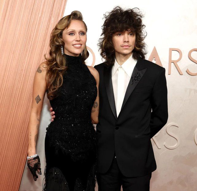 Miley Cyrus se comprometió con el baterista Maxx Morando