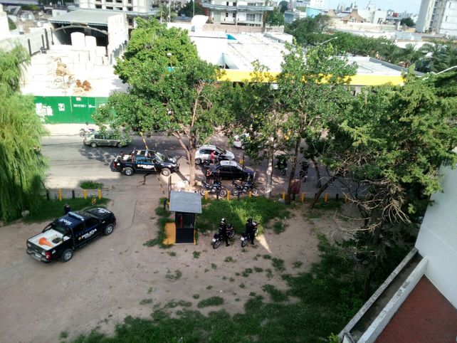 Operativo. Ocho unidades convergieron en la aprehensión del taxista y secuestro de la pistola 380.