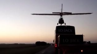 Otra del Loco: Di Palma aterrizó un ultraliviano en el techo de un motorhome