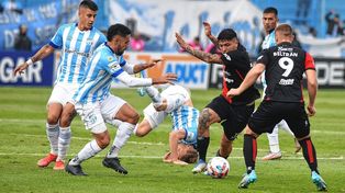 Colón dejó espacar la victoria, empató 1-1 ante Atlético Tucumán y suma 11 partidos sin ganar en el torneo local.