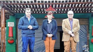 Danilo Capitani, Celia Arena y Alejandro Larriera encabezaron el acto por el 130° aniversario de Regatas.