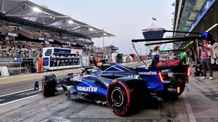 Franco Colapinto sale desde los boxes rumbo a la pista de Abu Dhabi, última carrera del 2024 de la Fórmula 1, donde Argentina volvió a estar en el mapa.